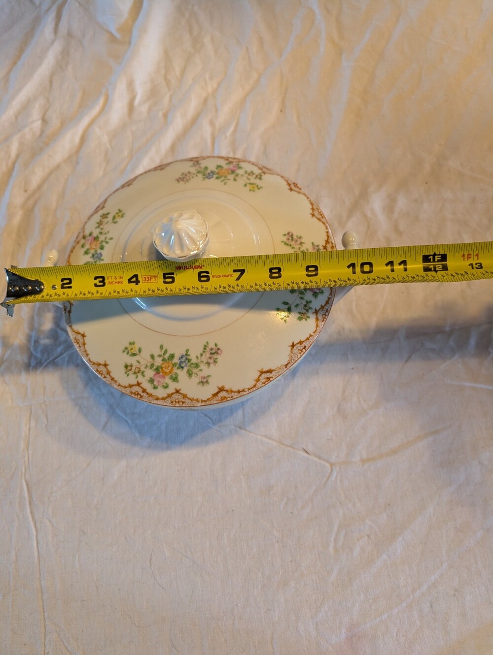 💥SALE💥Vintage White Porcelain Covered Serving Bowl with Gold Trim/Floral Motif - Picture 6 of 7